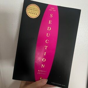 set of two Robert Greene books- the 48 laws of power & the art of seduction